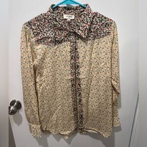 NWT Umgee Mixed Floor Snap Button Down Top